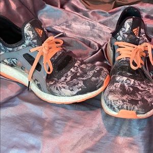 adidas shoes// lightly worn good condition